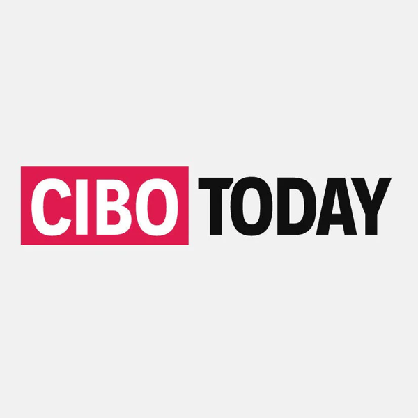 Logo CIBO Today : « CIBO » en lettres blanches sur pavé rouge et « TODAY » en noir, sur fond gris clair
