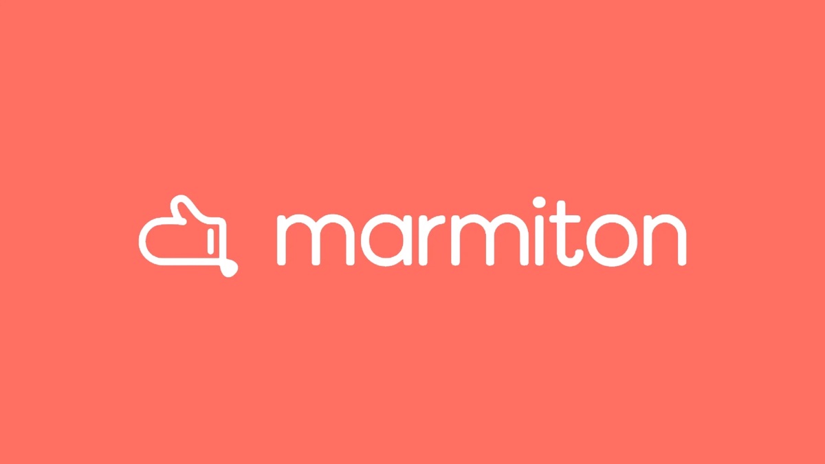 Logo Marmiton : lettres blanches « marmiton » et icône main-marmite sur fond corail